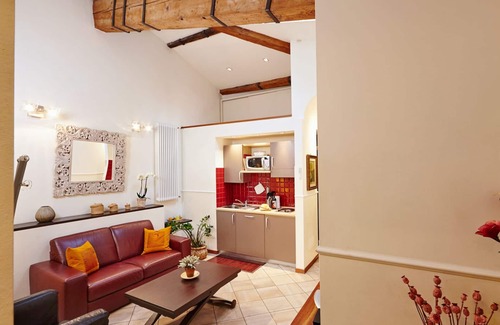 Duomo Apartment | The Flora Apartment: The feeling of touching the Duomo