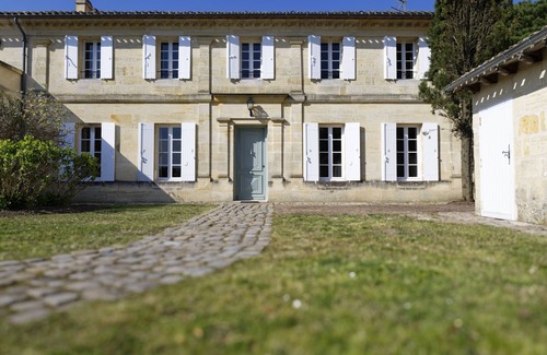 Neac House | The Flower House