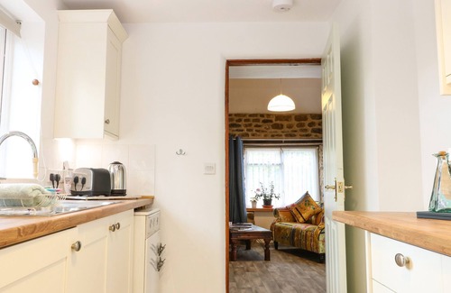 Milcombe Cottage | THE FORGE AT SMITHY COTTAGE, romantic in Chipping Norton