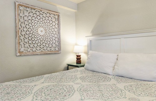 Manitou Springs Hotel | The Fountain Creek Inn of Downtown Manitou Springs [#201]n