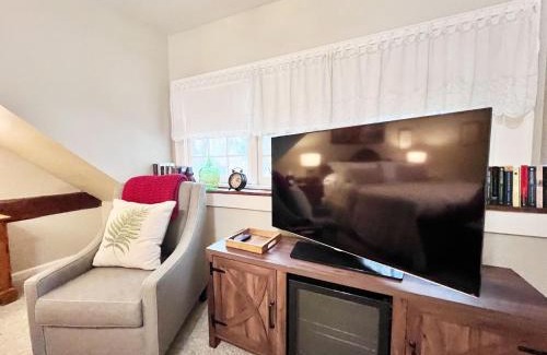 Newfane Hotel | The Four Columns Inn & 1832 Tavern