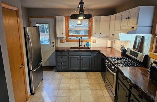 Bath House | The Fox Den w/Hot Tub, Pool & Lake