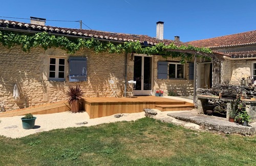 Ronsenac Cottage | The Fox House, disability access on the Dordogne/Charente bordernQuiet retreat