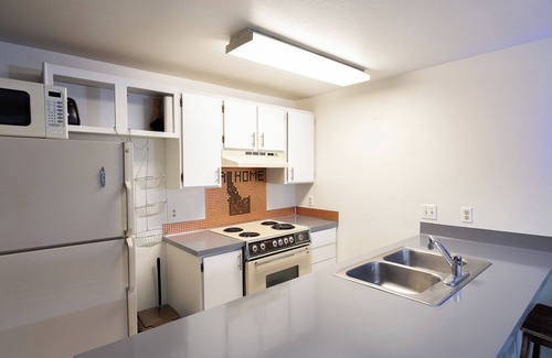 Moscow House | The Foxhole Townhouse; a cozy home on campus! Local coupons included!