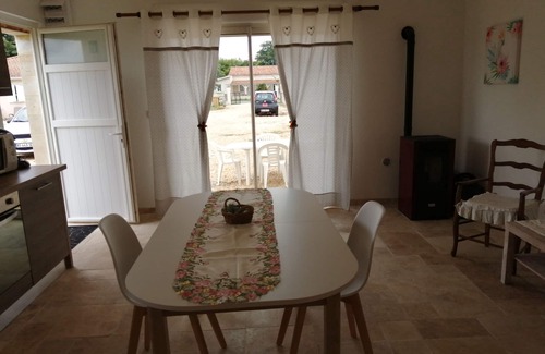 Les Eglisottes-et-Chalaures House | The little vineyard house