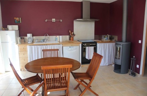 Roche-Saint-Secret Apartment | The house Apricot, ground floor, quiet, by nature, close to Nyons