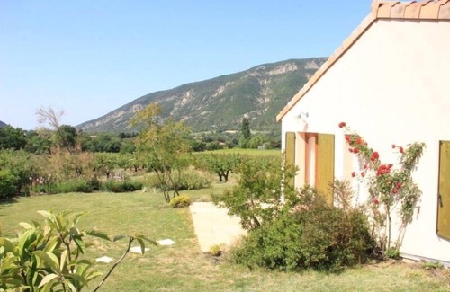 Roche-Saint-Secret Apartment | The house Apricot, ground floor, quiet, by nature, close to Nyons