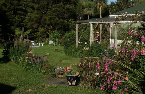 Collingwood House | The Garden Flat: a country apartment close to the beach and daywalks.