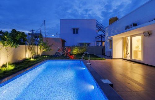 Hosur Apartment | The Garden Retreat by StayJade- Pool- 2BHK- Lawn