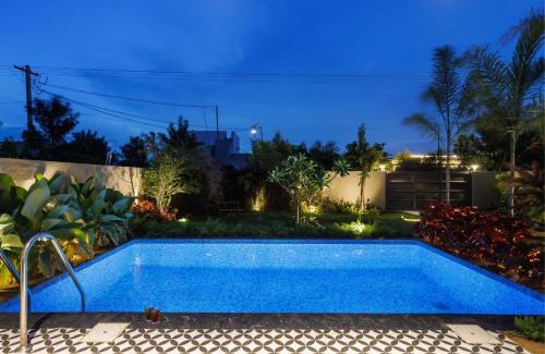 Hosur Apartment | The Garden Stay by StayJadePool2BHKLawnAC