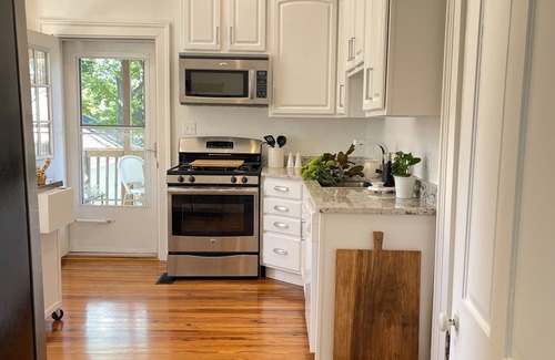 Georgetown House | The George- Walk Downtown, Popular for Horse Shows, Bourbon Trail, Ark Park