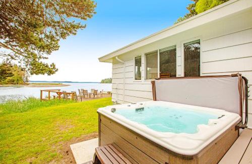 Lakebay House | The Glen Cove Sand Spit & Guest Cottage
