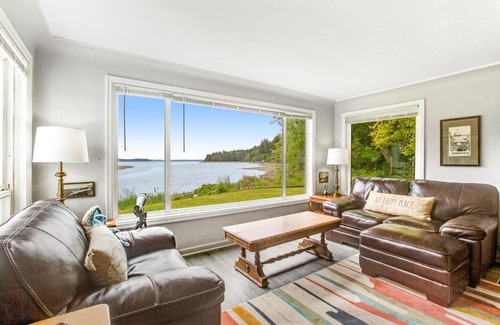 Lakebay House | The Glen Cove Sand Spit & Guest Cottage