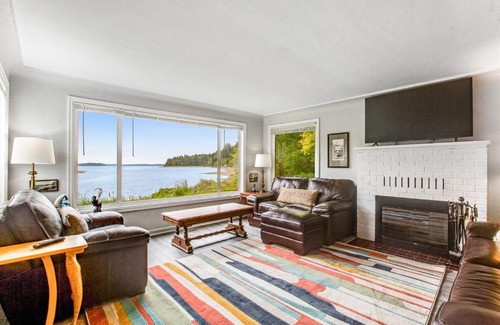 Lakebay House | The Glen Cove Sand Spit & Guest Cottage