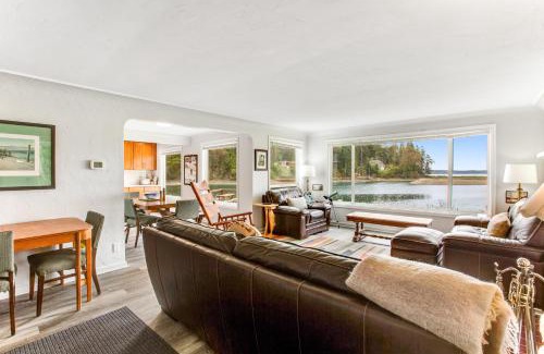 Lakebay House | The Glen Cove Sand Spit & Guest Cottage