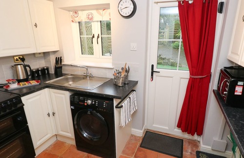 Scurlage Cottage | THE GRANARY, romantic, with a garden in Scurlage