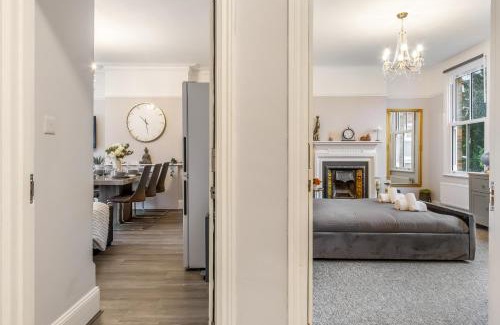 Edgware House | The Grand Edwardian 3 Bedroom Apartment