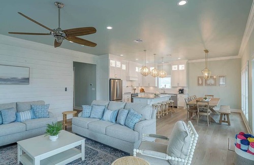 Crystal Beach House | The Grand Pearl: Private Pool & Spa ~ Beach Access