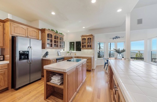 Mi-Wuk Village House | The Grand View- Gorgeous Family Friendly 4 bedroom home with Game Room.