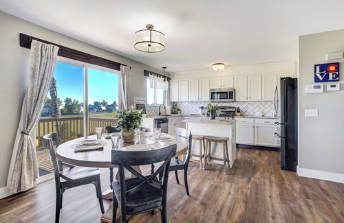 Peyton House | The Great Escape | 6BR Gym Hot Tub Pets OK!