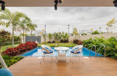 Hosur Apartment | The Green Haven by StayJade2BHKACPoolLawn