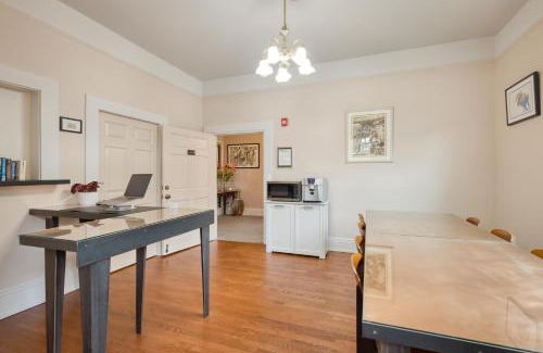 Western Addition Hotel | The Grove Inn