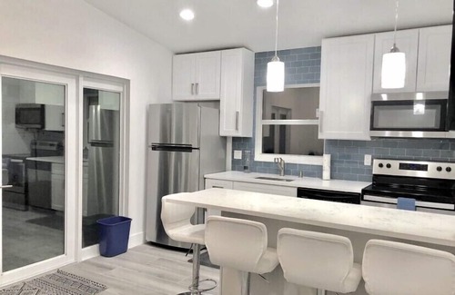 Jupiter House | The Hammock House Salt Pool & Jacuzzi! Near beach. Private!