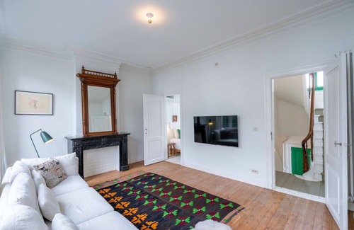 Sint-Andries House | The Handshake House by Shway