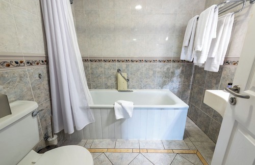 Buncrana Bed & Breakfast | The Harbour Inn