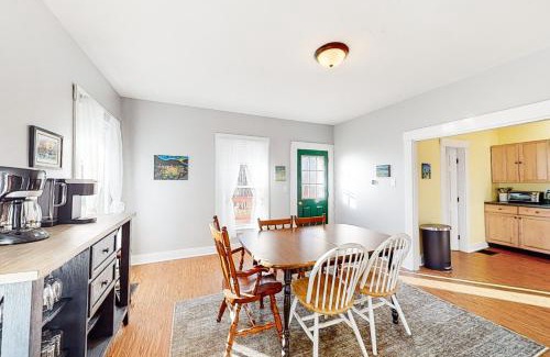 Monson House | The Hebron House