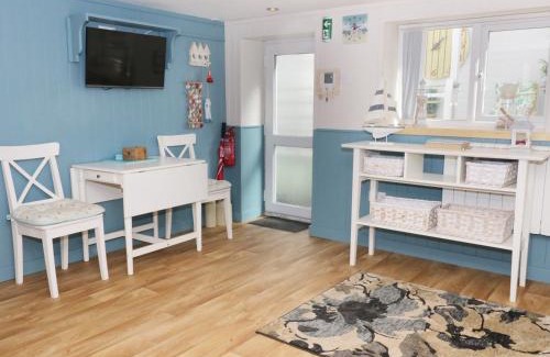 Benllech Apartment | The Hideaway