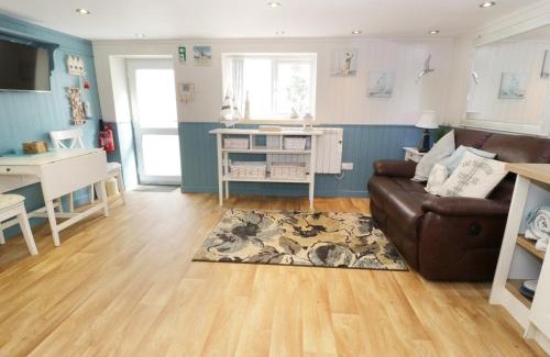 Benllech Apartment | The Hideaway