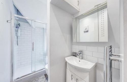 South Hampstead Apartment | The Hideaway With AC