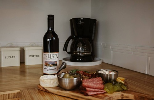 Magna bay Cabin | The Hideout Cabin 2 with Hot tub!