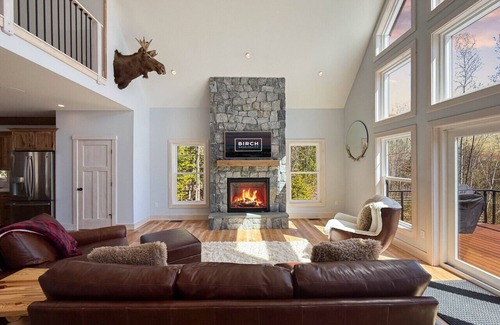 Center Conway House | The Hideout | New, Views, Theater, Fireplace, Deck