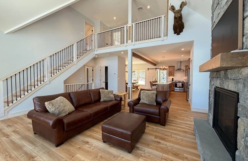 Center Conway House | The Hideout | New, Views, Theater, Fireplace, Deck