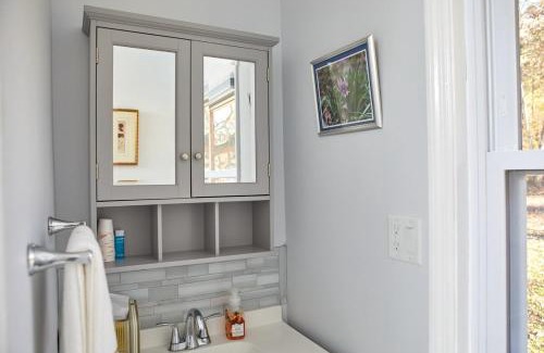 New Paltz House | The Higashi King bed mountain home in New Paltz