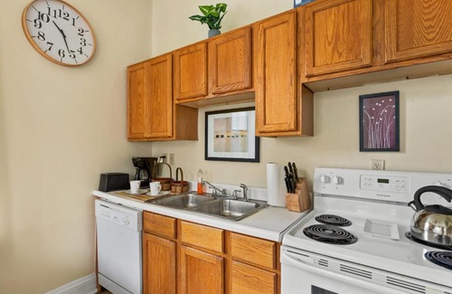 Corryville Apartment | The Hilton House - Close to Everything