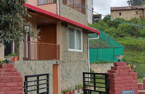 Kasiyalekh Cottage | The Himalayan Cherry-Scenic mountain countryside