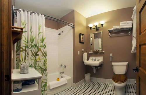 Elk Mountain Hotel | The Historic Elk Mountain Hotel