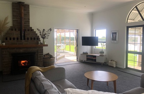 Katikati Cabin | The Homestead at Idyllic Ongare Point