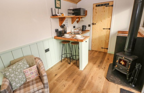 Cosheston Cottage | THE HONEYBEE, pet friendly, with open fire in Lamphey