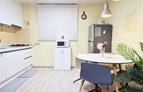 Seongbuk-dong Apartment | The house in the city with a garden close to Dongdaemun, GwangjangMarket