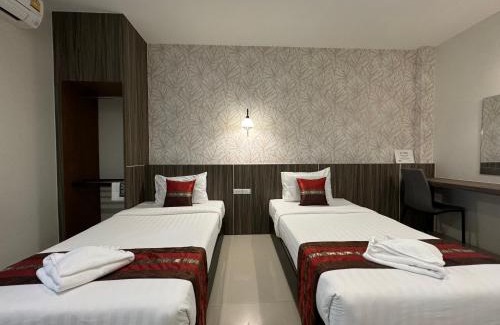 Ban Pa Yang Hotel | THE HUB SURATTHANl