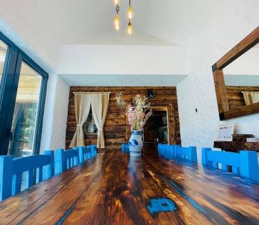 Saliste House | The Hut Retreat