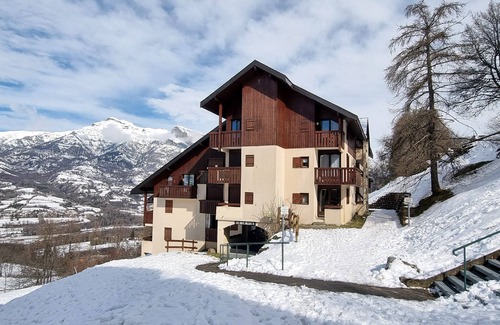 Saint-Leger-les-Melezes Apartment | The ideal apartment for winter sports vacations, 200m from the slopes. Champsaur