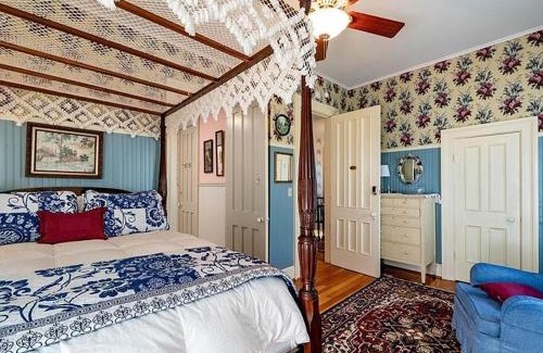 Sodus Bed & Breakfast | The Inn at Burnap's