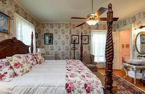 Sodus Bed & Breakfast | The Inn at Burnap's