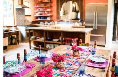 Old West Austin House | The Inn at Jennifer's Gardens