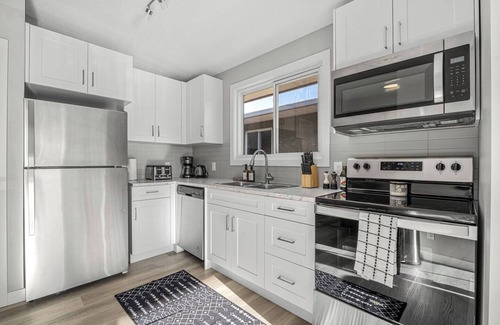 Radisson Heights - Albert Park House | The Jasper - Modern & Spacious!